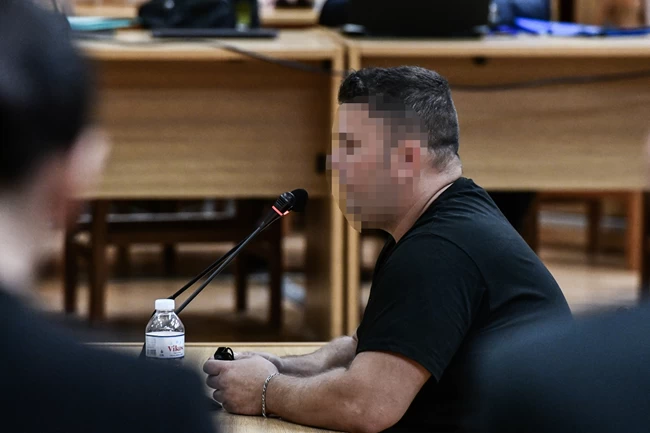 Δίκη Χρυσής Αυγής: "Ειχαν βάλει χειροπέδες σε εμάς και όχι στον Ρουπακιά", καταγγέλλει φίλος του Παύλου Φύσσα