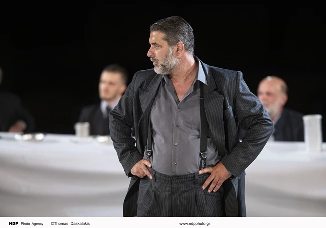 Η "σαρωτική" Αντιγόνη με Τρίγγου και Μπισμπίκη έρχεται στο Ηρώδειο