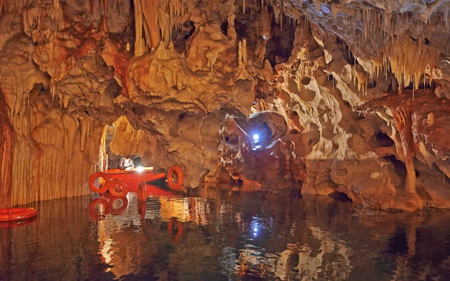 Άνοιξαν για το κοινό τα μοναδικά σπήλαια του Διρού μετά από τρεις μηνες