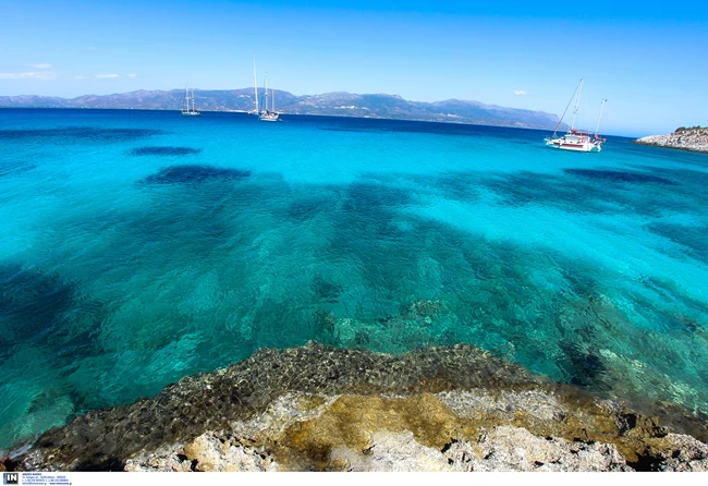 Στην Ελαφόνησο το Γαλλικό Πρακτορείο για τον εμβολιασμό και την απαράμιλλη ομορφιά της: Το 70% έκανε και τη 2η δόση