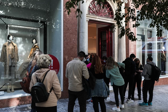 Σύσκεψη στο Μαξίμου: Προσωρινό "όχι" σε πιο σκληρά μέτρα - Στο τραπέζι μόνο το κυλιόμενο ωράριο στο Δημόσιο