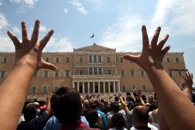 Οταν ο Μητσοτάκης "κάρφωσε" τον Τσίπρα για τους Αγανακτισμένους, τις κρεμάλες και την απόπειρα εισβολής στη Βουλή