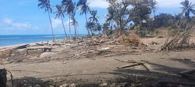 Τόνγκα καταστροφή παραλία