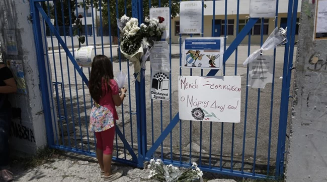 Μενίδι: Η μητέρα του 11χρονου Μάριου ξαναμπήκε σε σχολική τάξη 4 χρόνια μετά τη δολοφονία του γιού της από αδέσποτη σφαίρα