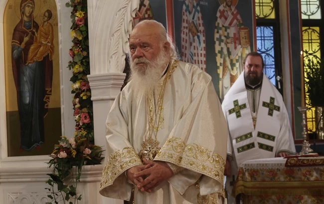 Σάλος για τη θεραπεία Ιερώνυμου: Η δήλωση Παγώνη που εξόργισε την Αρχιεπισκοπή - Τι λένε Κονιδάρης και Κοτανίδου