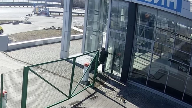 Σοκαριστικό βίντεο του CNN: Ρώσοι στρατιώτες σκοτώνουν εν ψυχρώ αμάχους στο Κίεβο CNN VIDEO