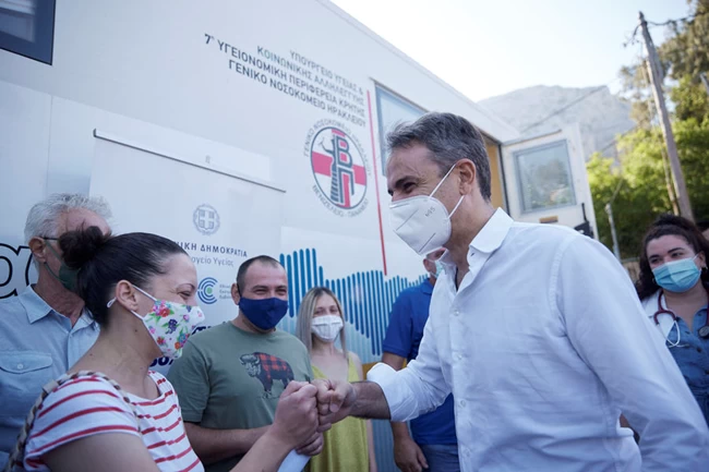 Έκκληση Μητσοτάκη από Ρέθυμνο: Σπεύστε όλοι να εμβολιαστείτε - Το εμβόλιο είναι ασφαλές, δεν έχει παρενέργειες