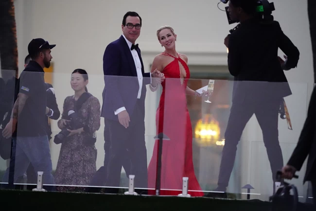 Γάμος Μπέκαμ - Πελτζ: Η ατημέλητη Βικτόρια, η νύφη με Valentino και η σικάτη αδελφή της BECKHAM