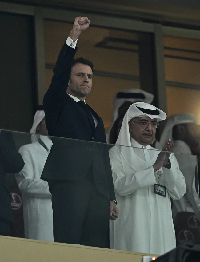 Μουντιάλ 2022: Οι έξαλλοι πανηγυρισμοί του Εμανουέλ Μακρόν - Δεν έκρυψε τη χαρά του μετά τα γκολ του Εμπαπέ