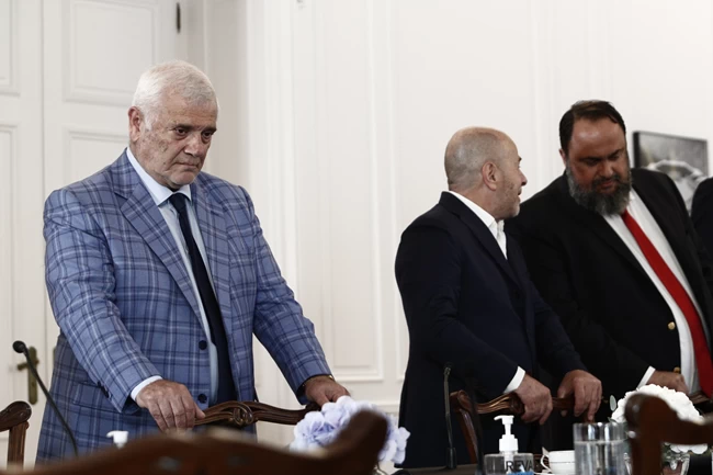 Μαξίμου συσκεψη