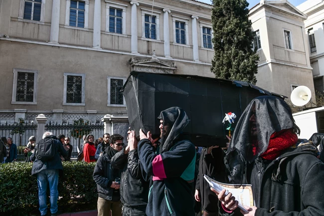 ΚΑΛΛΙΤΕΧΝΕΣ ΠΟΡΕΙΑ