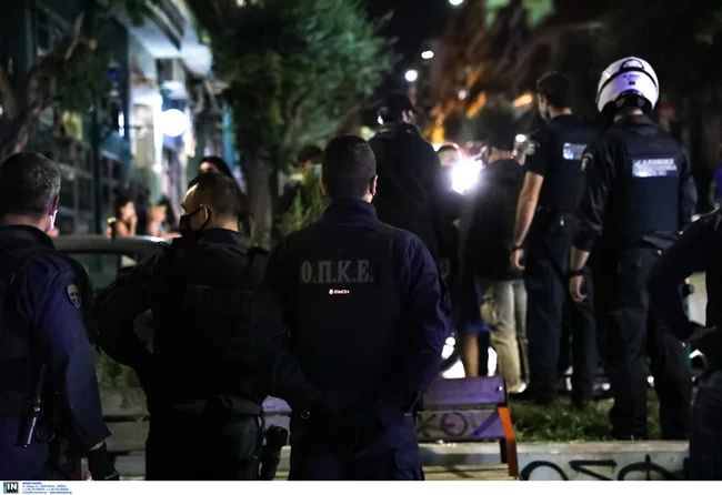 Αστυνομία στην πλατεία Βαρνάβα