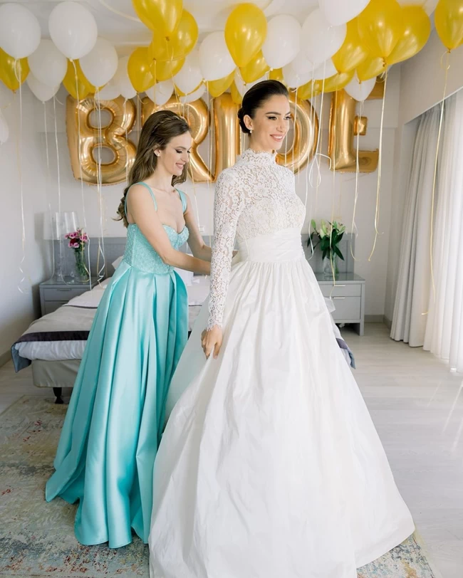 Άννα και Τέα Πρέλεβιτς: Έγιναν νονές με νεραϊδένια ολόιδια φορέματα σε διαφορετικές αποχρώσεις