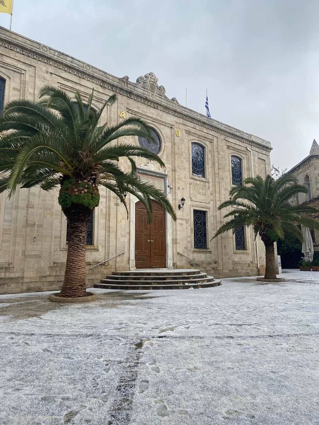 ΧΙΟΝΙΑ ΚΡΗΤΗ