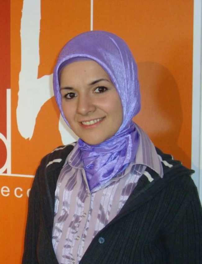 Μανιχούρ Οζντεμίρ Γκοκτάς: Πώς η μόνη Ευρωπαία βουλευτής με μαντίλα έγινε και η μοναδική γυναίκα υπουργός του Ερντογάν