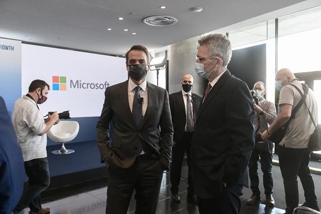Μητσοτάκης - Σμιθ για την επένδυση 1 δισ. ευρώ της Microsoft στην Ελλάδα: Η μεγαλύτερη τα τελευταία 28 χρόνια