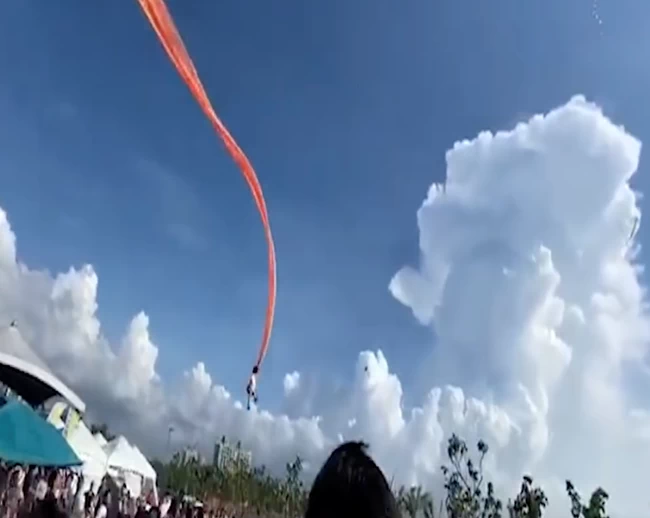 Βίντεο σοκ: Χαρταετός σήκωσε στον αέρα τρίχρονη - Σε ύψος 30 μέτρων