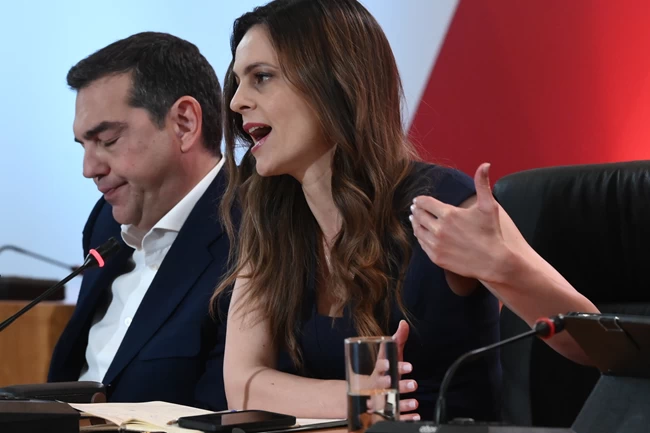 ΕΦΗ ΑΧΤΣΙΟΓΛΟΥ ΤΣΙΠΡΑΣ