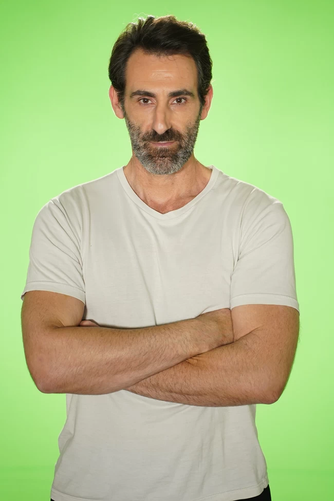 Survivor: Πολεμικό κλίμα - Δείτε την πρώτη μονομαχία "Διάσημων" & "Μαχητών" Γιώργος Κοψιδας