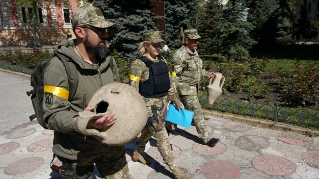 Ουκρανοί στρατιώτες ανακάλυψαν στην Οδησσό αρχαίους ελληνικούς αμφορείς - Αποκάλυψη Figaro [εικόνες]