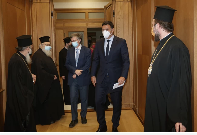 Ιερά Σύνοδος: "Ελεύθερη επιλογή ο εμβολιασμός" ως αποκλειστική λύση για την αναχαίτιση της πανδημίας