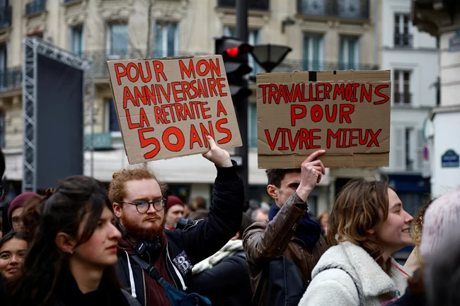Γαλλία: Υπερψηφίστηκε η πρόταση Μακρόν για την αύξηση των ορίων ηλικίας συνταξιοδότησης - Μαζικές διαδηλώσεις