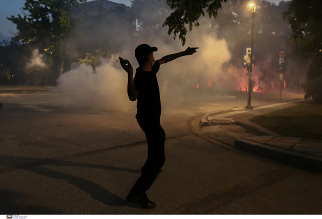 Επεισόδια στο ΑΠΘ: Στον εισαγγελέα οι τρεις συλληφθέντες - Συγκέντρωση αλληλεγγύης έξω από τα δικαστήρια