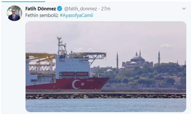 Προκαλεί ο Τούρκος υπουργός Ενέργειας: Η φωτογραφία με τον Πορθητή και την Αγιά Σοφιά