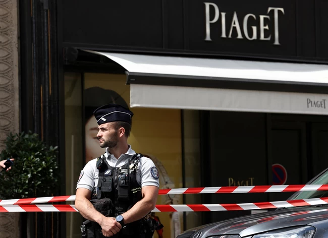 PIAGET Ληστεία