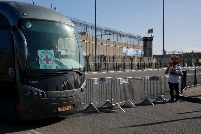 Απελευθέρωση ομήρων της Χαμάς: Αρχισε η διαδικασία - Αφέθηκαν ελεύθεροι 12 Ταϊλανδοί πριν τους 13 Ισραηλινούς