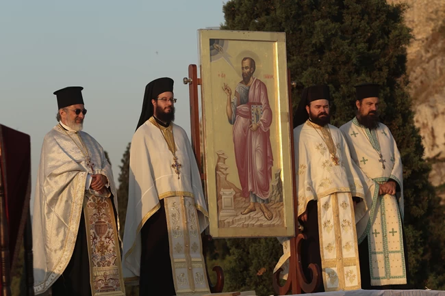 Στον Ιερό Βράχο του Αρείου Πάγου τίμησε η Εκκλησία της Ελλάδος τον ιδρυτή της Απόστολο Παύλο