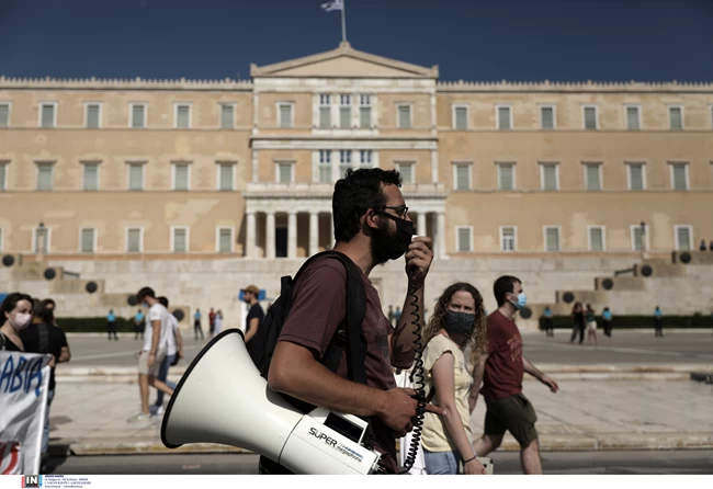 Ολοκληρώθηκαν οι συγκεντρώσεις κατά του εργασιακού νομοσχεδίου - Άνοιξαν οι δρόμοι στο κέντρο της Αθήνας [εικόνες]