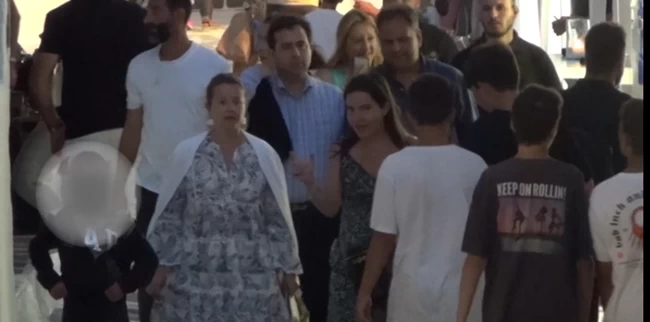 O Νότης Μηταράκης έκανε χαλαρό week end στη Μύκονο- Τον συνέλαβε ο φακός του Mykonos Live
