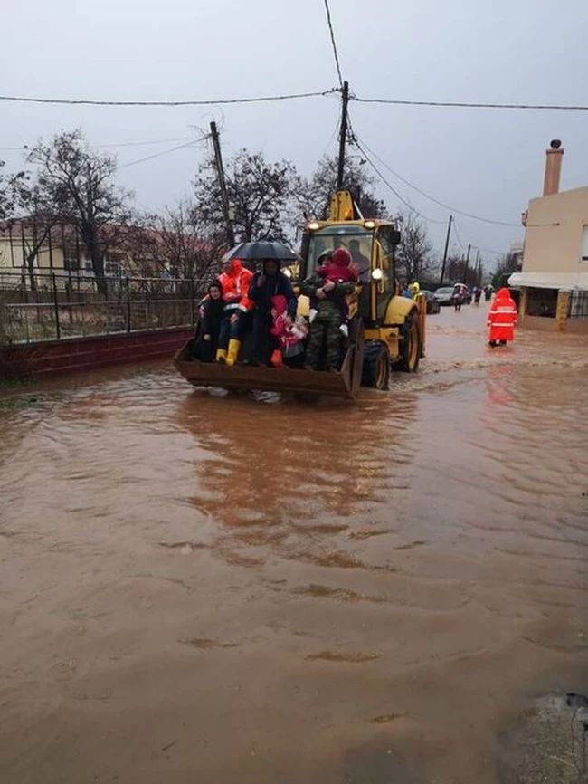 Σαρώνει η κακοκαιρία: Πλημμύρες σε Έβρο και Ροδόπη - Σοβαρά προβλήματα και απεγκλωβισμοί [Βίντεο-Εικόνες]