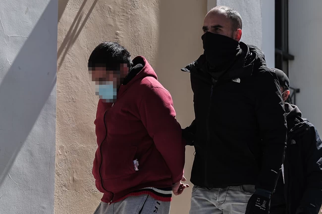 Στον εισαγγελέα ο 31χρονος "Πάνος ερωτιάρης" που βίασε τη 18χρονη μπέιμπι σίτερ 31ΧΡΟΝΟΣ ΒΙΑΣΜΟΣ ΜΠΕΙΜΠΙ ΣΙΤΕΡ