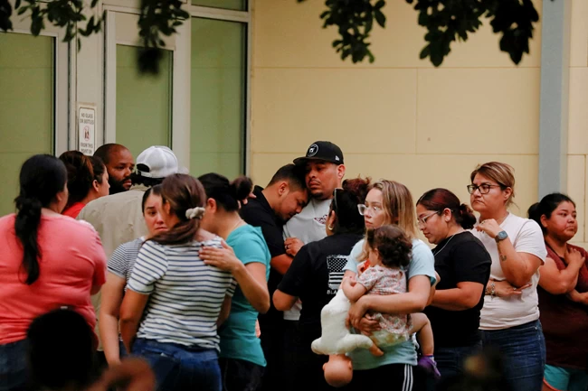 Μακελειό στο Τέξας: Κατηγορούν την αστυνομία για "παθητικότητα" - Μια ώρα ήταν ο δράστης μέσα στο σχολείο