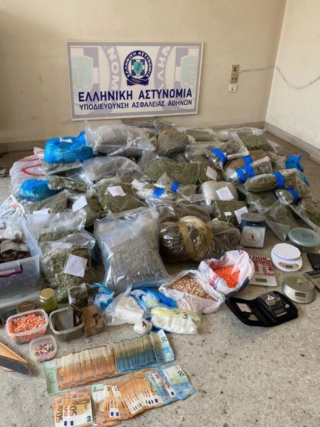 "Χτύπημα" στη μαφία των ναρκωτικών στα Εξάρχεια: Πάνω από μισό εκατ. ευρώ τα κατασχεθέντα