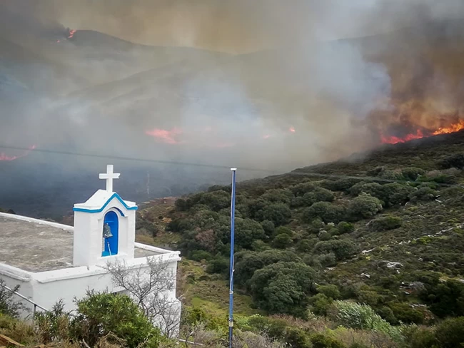 φωτια Ανδρος