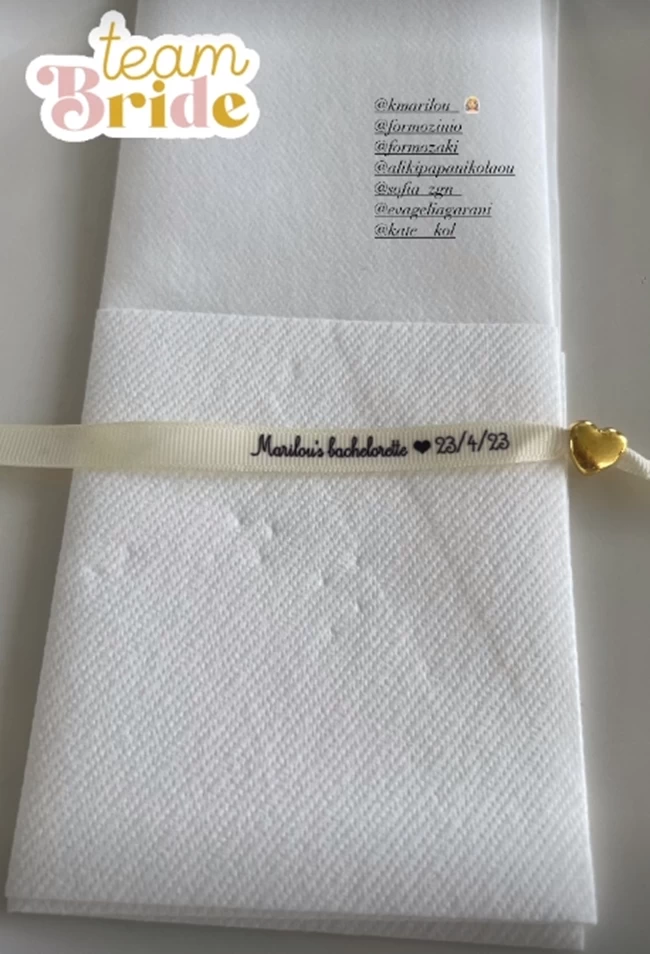 Το λευκό bachelorette πάρτι της Μαριλού Κόζαρη: Ποζάρει με φουσκωμένη κοιλιά λίγο πριν τον γάμο με τον Μουζουράκη