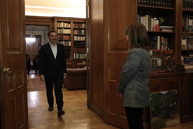Παρακολουθήσεις: Πρόταση μομφής καταθέτει στη Βουλή ο Αλέξης Τσίπρας - "Ας τολμήσει", απαντά η κυβέρνηση