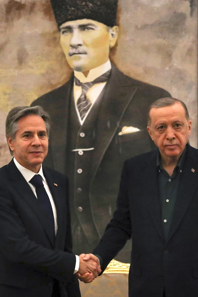 Πίσω από κλειστές πόρτες η συνάντηση Μπλίνκεν με Ερντογάν - Αποζημίωση για τον αποκλεισμό από τα F-35 ζητά η Τουρκία