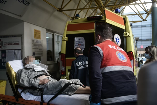 Κορονοϊός: Σοκ με 26 θανάτους μέσα σε λίγες ώρες, οι 11 στη Βόρεια Ελλάδα - Πληροφορίες για νέο "μαύρο" ρεκόρ κρουσμάτων