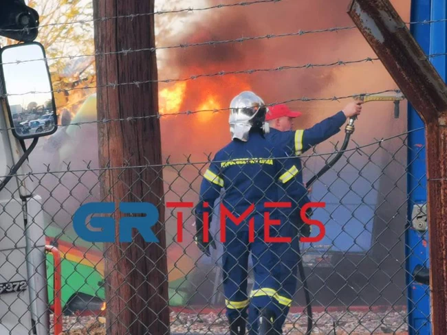 Συναγερμός στην Πυροσβεστική – Μεγάλη φωτιά στη Δυτική Θεσσαλονίκη [εικόνες - βίντεο]