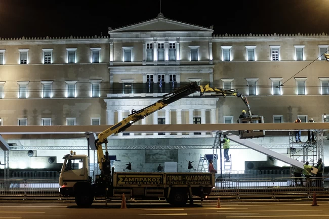 Επέτειος 25ης Μαρτίου: Πυρετός εργασιών στο Σύνταγμα- Αμερικανικά F-16 και γαλλικά Rafale στον ουρανό της Αθήνας