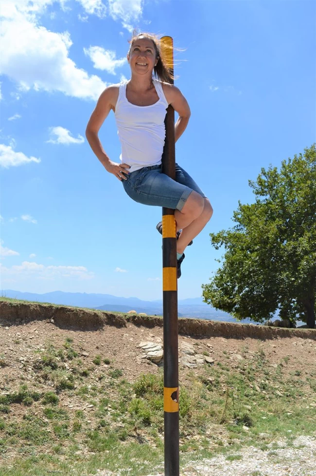 ΤΟΥΡΙΣΤΡΙΑ POLE DANCING