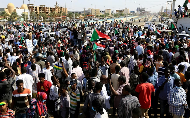 Στρατιωτικό πραξικόπημα στο Σουδάν: Στρατιώτες στους δρόμους - Κόπηκε το διαδίκτυο - Έκλεισε το αεροδρόμιο