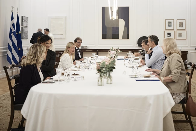 Μαξίμου: Τι συζητήθηκε στο γεύμα Μητσοτάκη-Μελόνι- Ενέργεια, οικονομία, μεταναστευτικό στα βασικά θέματα