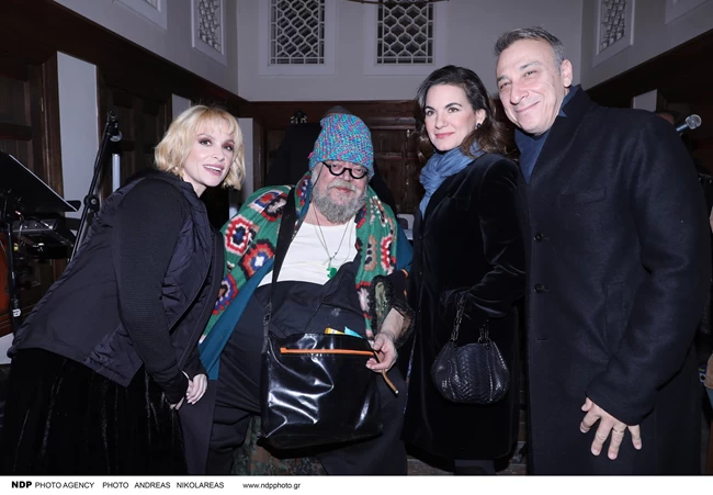 Όλγα Κεφαλογιάννη: Το υπέροχο βελούδινο παλτό που φόρεσε σε βραδινή έξοδο - Ο τρόπος που το συνδύασε