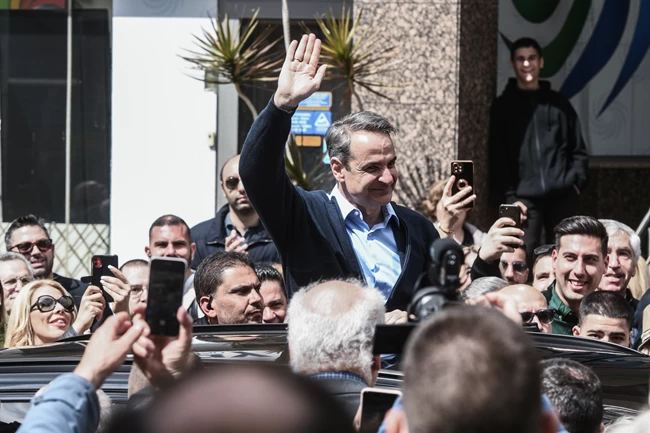 Μητσοτάκης από Πετρούπολη: Πολύ κρίσιμες οι πρώτες εκλογές - Θέλω καλύτερους μισθούς για όλες και για όλους