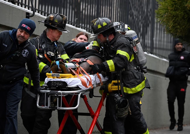 Σοκ: 19 νεκροί, ανάμεσά τους 9 παιδιά από πυρκαγιά σε κτήριο κατοικιών στο Μπρονξ της Νέας Υόρκης